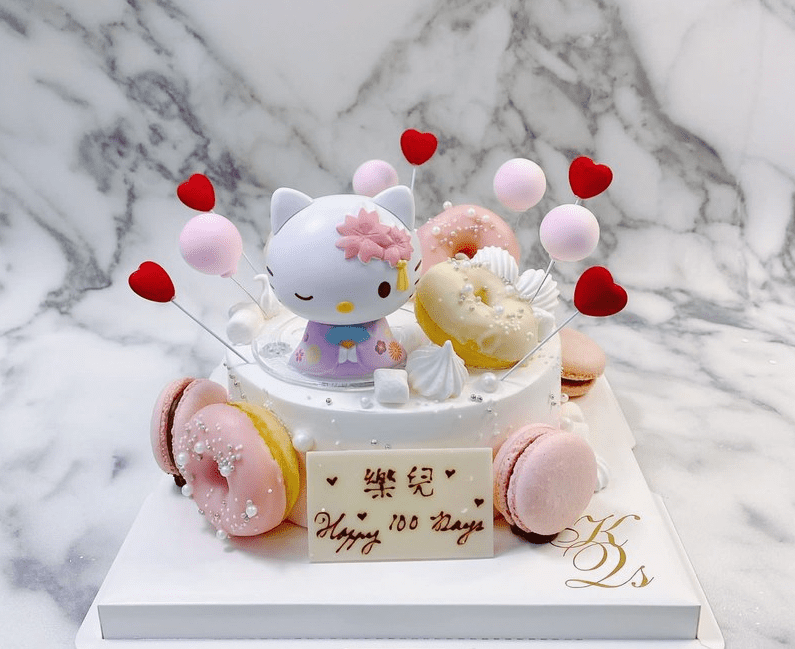 Hello Kitty 和服造型 Macarons & Donuts Cake